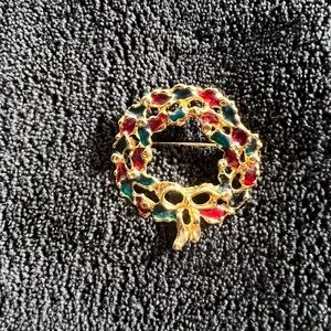 Vintage Christmas Wreath Gold Tone